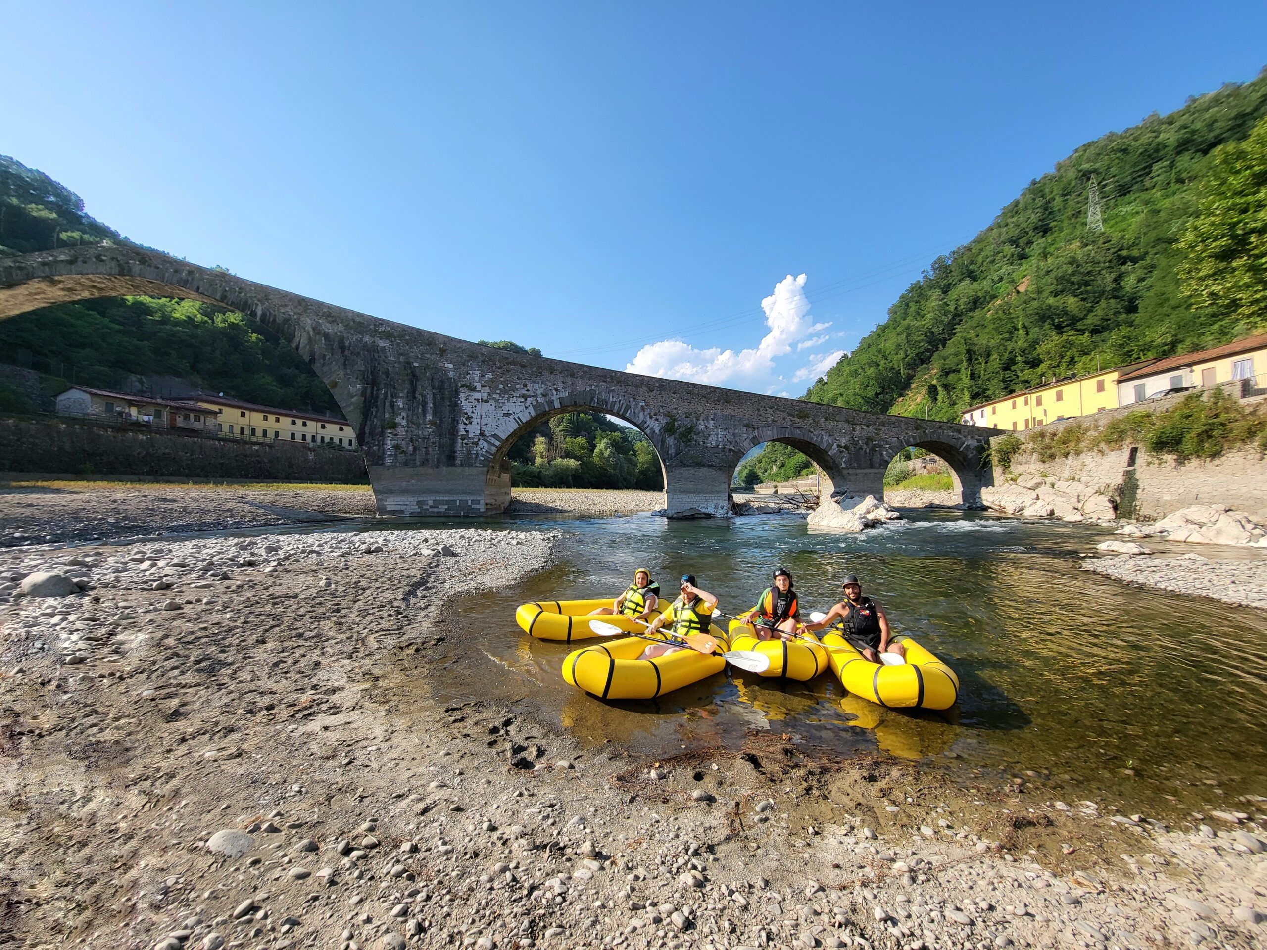 Packrafting vs Rafting: Due Modi Diversi di Affrontare le Acque Selvagge: Due Modi Diversi di Affrontare le Acque Selvagge